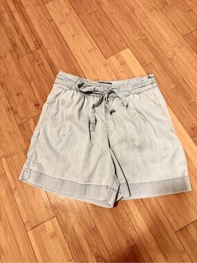 White House Black Market Light Blue Drawstring Bermuda High Rise Shorts Size 4